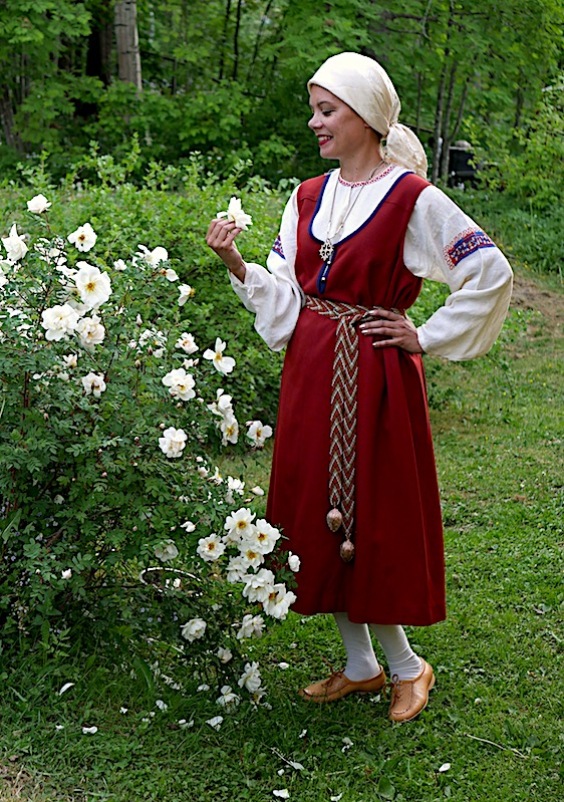 Raja-Karjalan kansallispuku Raja-Karjala national costume